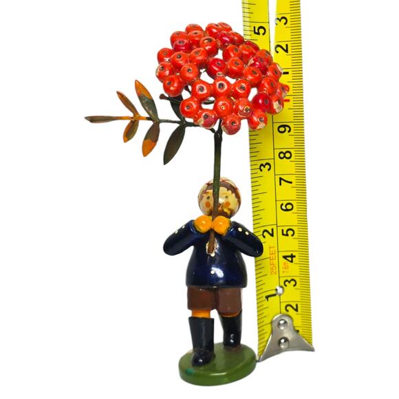 Vintage WEHA-Kunst Erzgebirge Wooden Child Figurine Boy/Girl with Rowan Berries - Picture 5 of 15